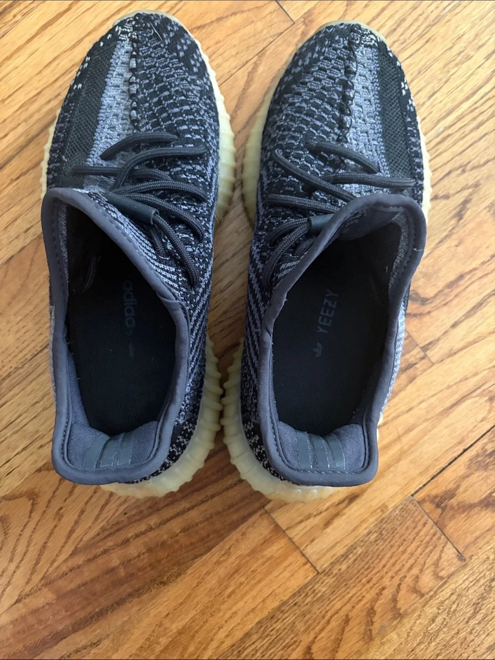 Adidas Yeezys boost 350 v2 carbon